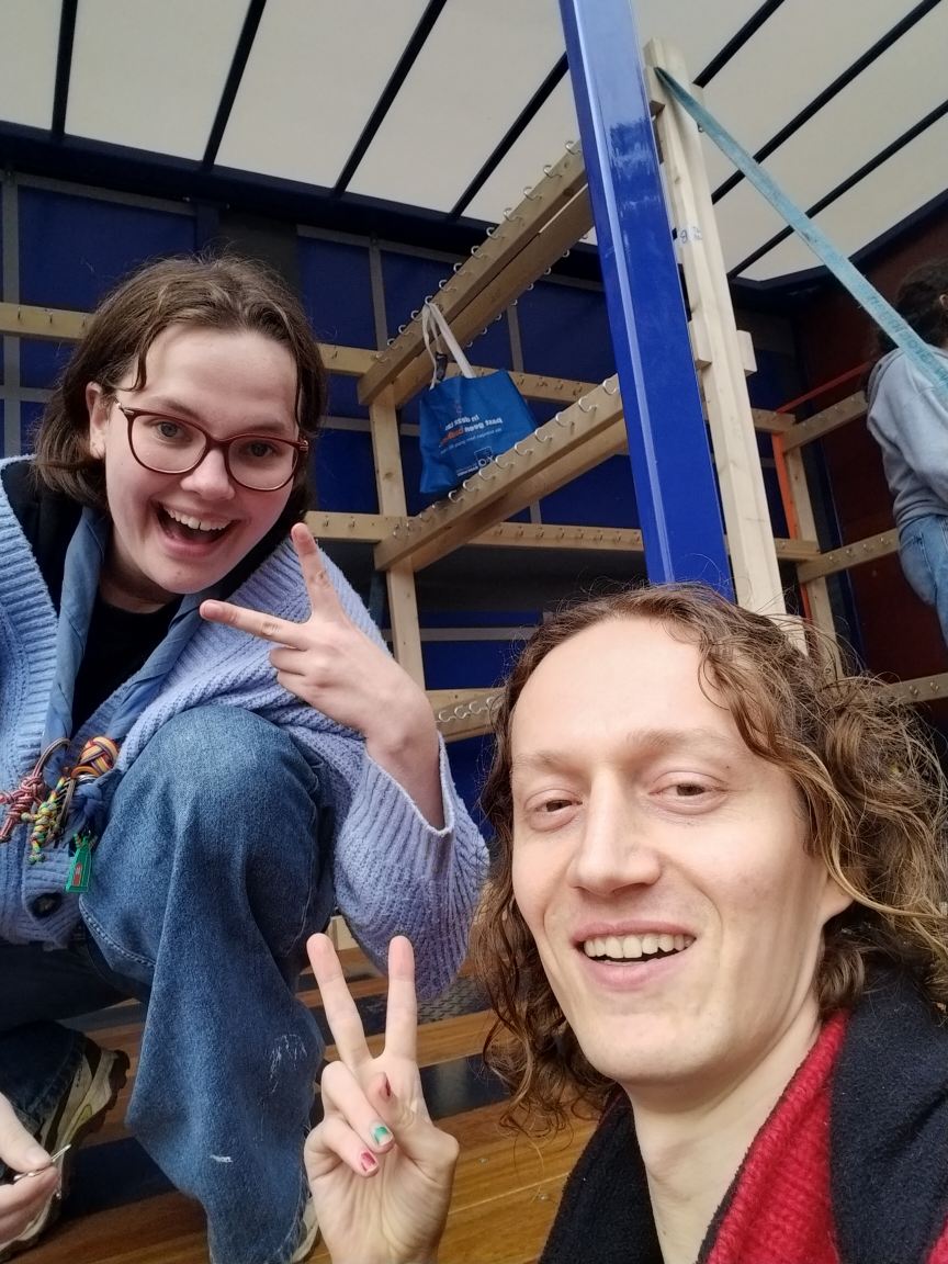 Voor de start - Kledingwagen - Kim op de kar